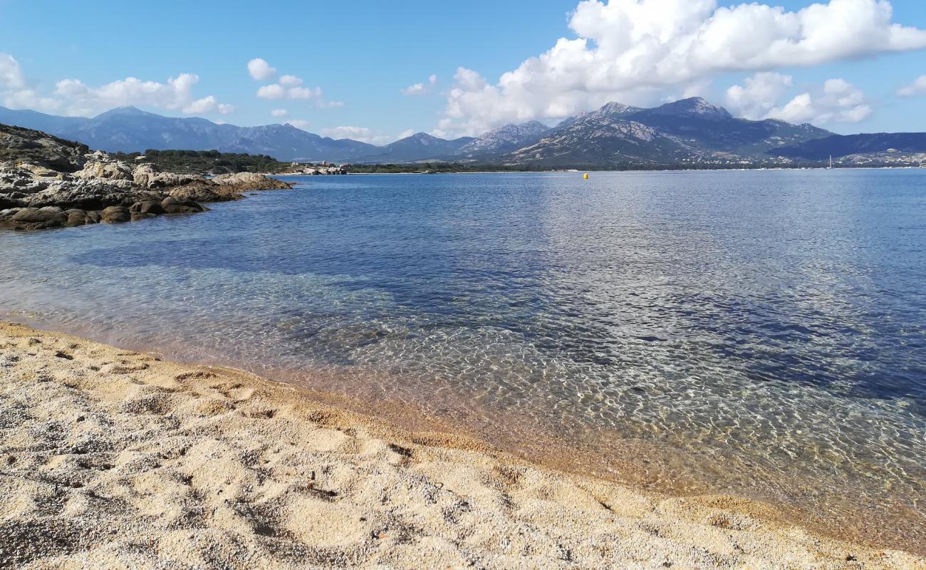 Photo de Arinella beach avec sable fin et lumineux de surface