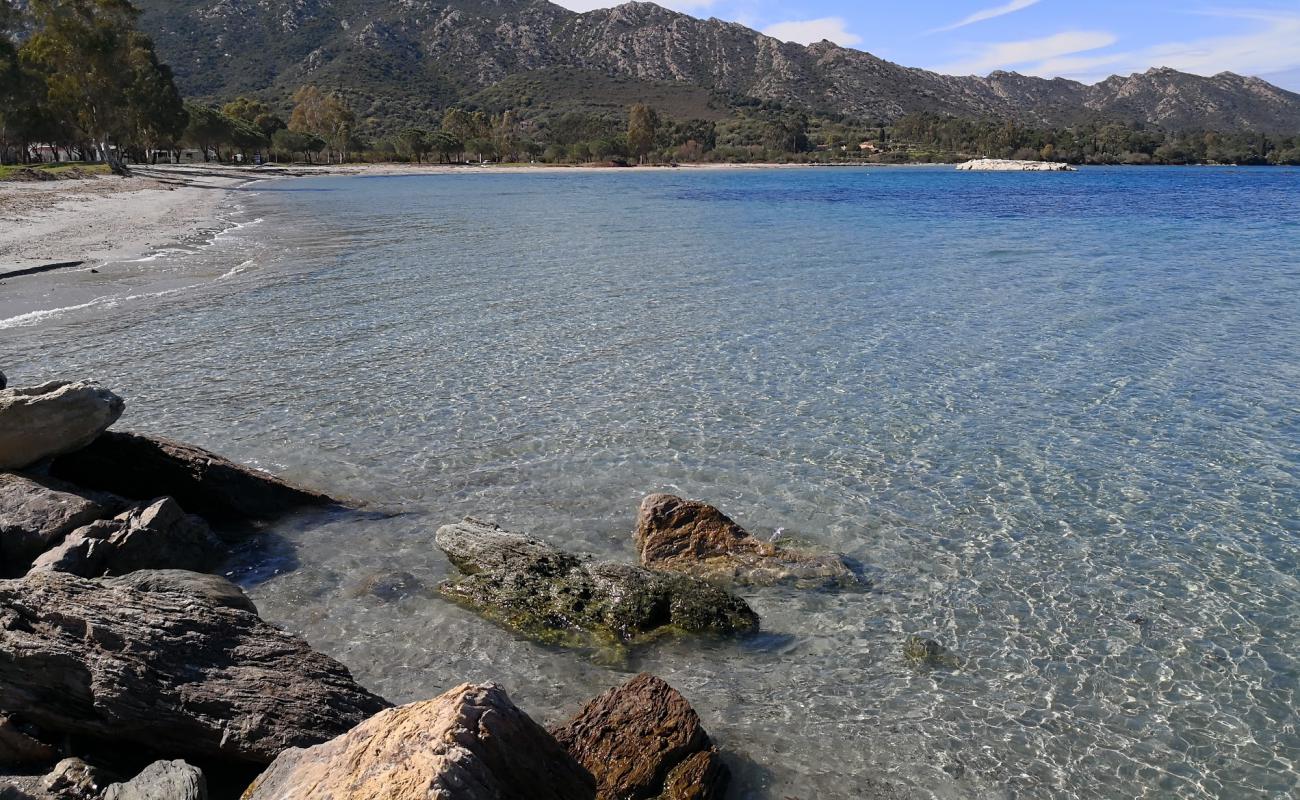 Photo de La Roya beach avec sable lumineux de surface