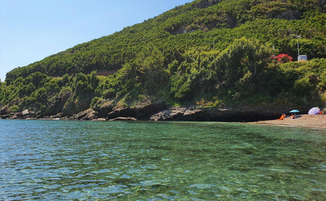 Photo de Sisco beach avec sable gris avec caillou de surface