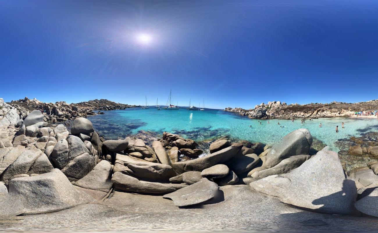 Photo de Cala Di Chiorneri beach avec sable fin et lumineux de surface