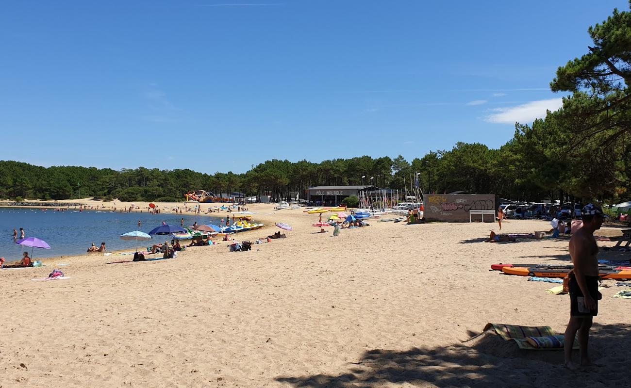 Photo de Plage du Lac avec sable beige de surface