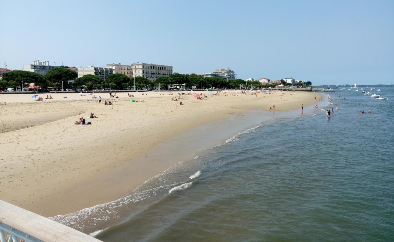 Photo de Plage d'Arcachon avec sable fin blanc de surface