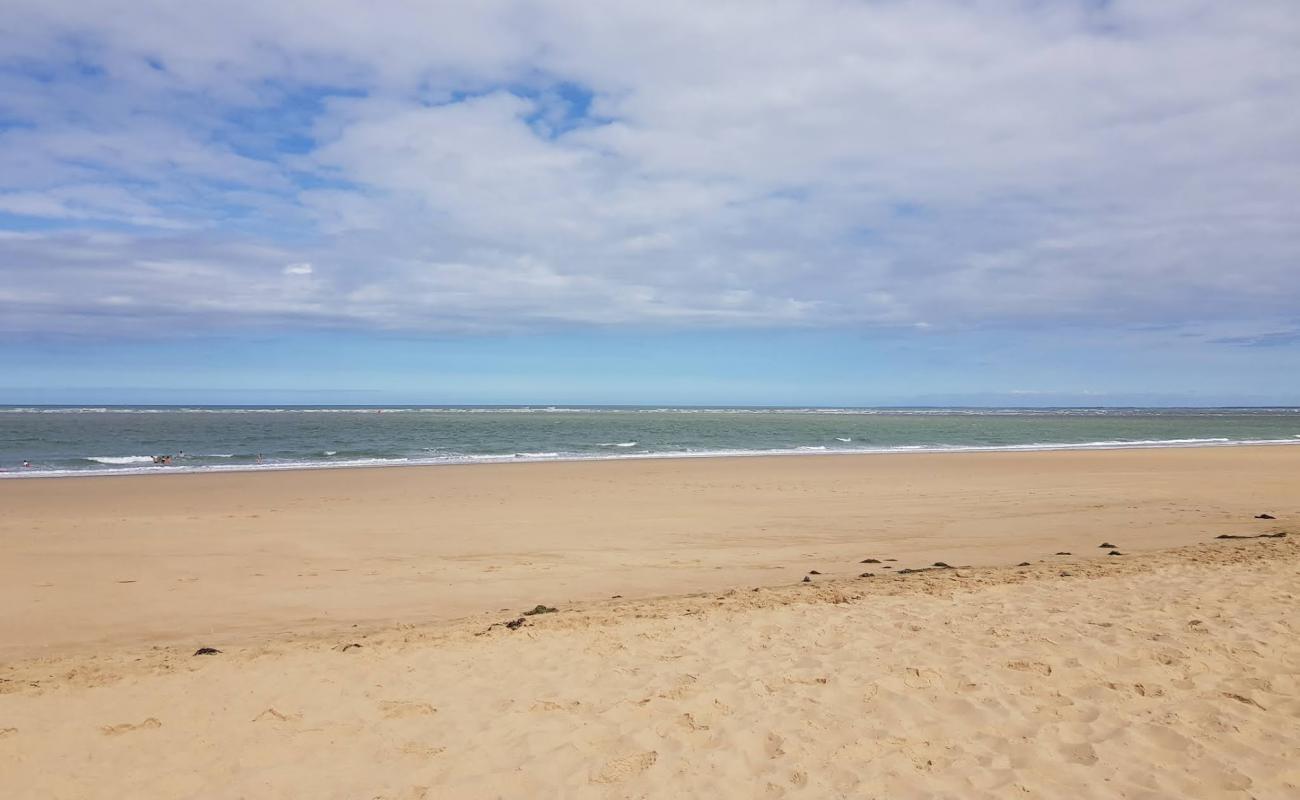 Photo de Bouverie beach avec sable blanc de surface