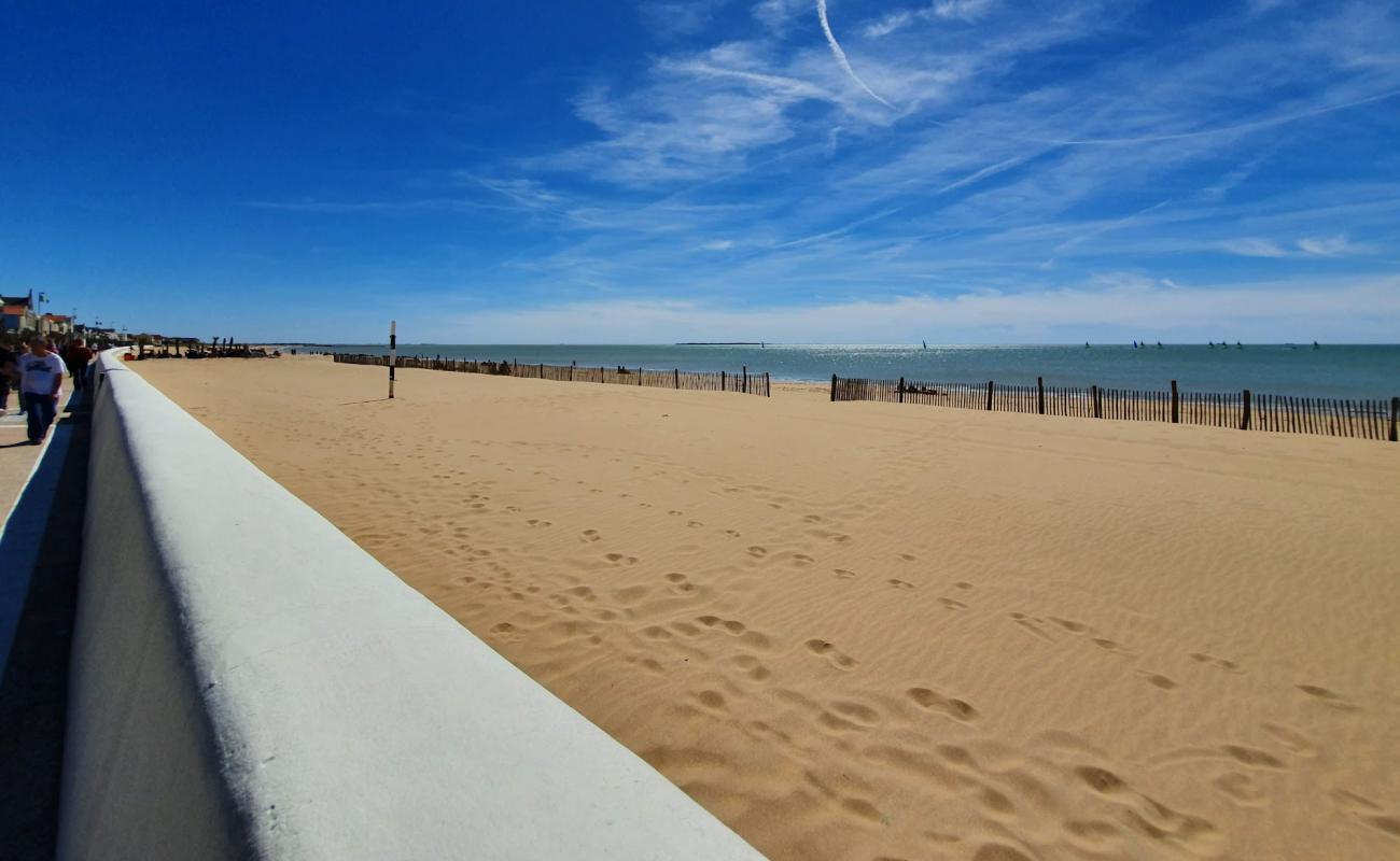 Photo de Plage de Châtelaillon avec sable beige de surface