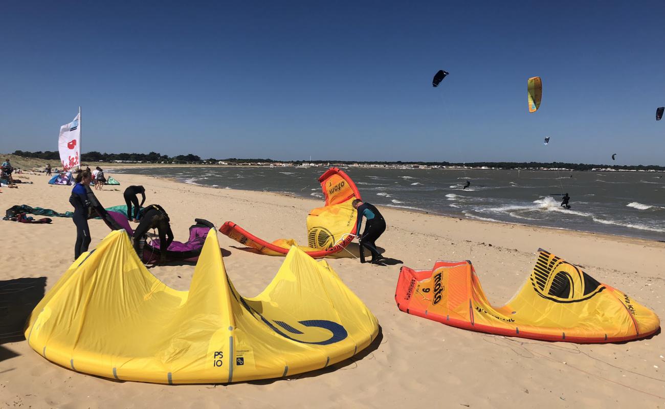 Photo de Rivedoux-Plage Nord avec sable brun de surface