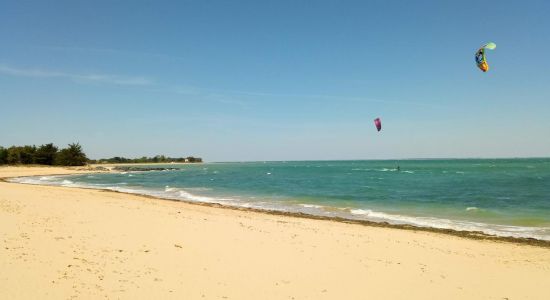 Plage De Trousse-Chemise