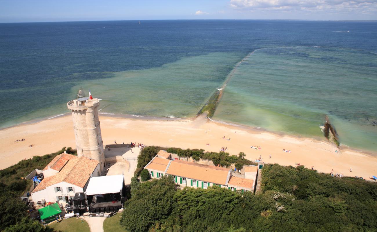 Photo de Saint Clement beach avec sable clair avec caillou de surface