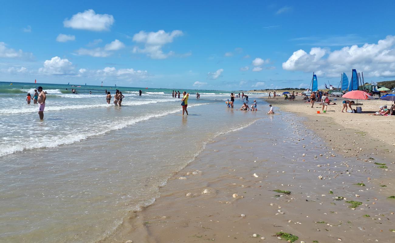 Photo de Gros Joncs beach avec sable beige de surface