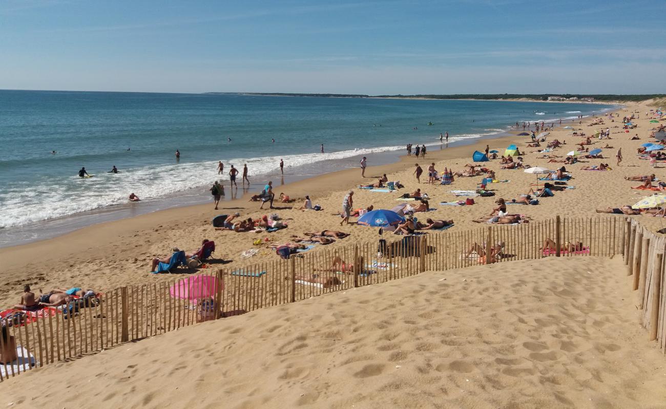 Photo de Plage des Conches avec sable lumineux de surface