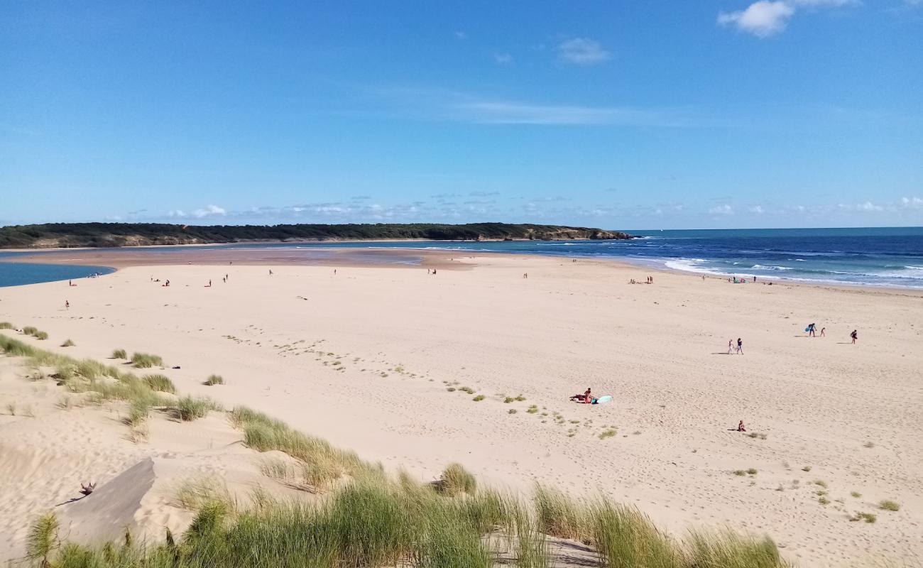 Photo de Plage de Guittière avec sable beige & pierres de surface
