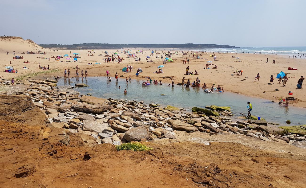 Photo de Plage du Veillon avec sable lumineux de surface