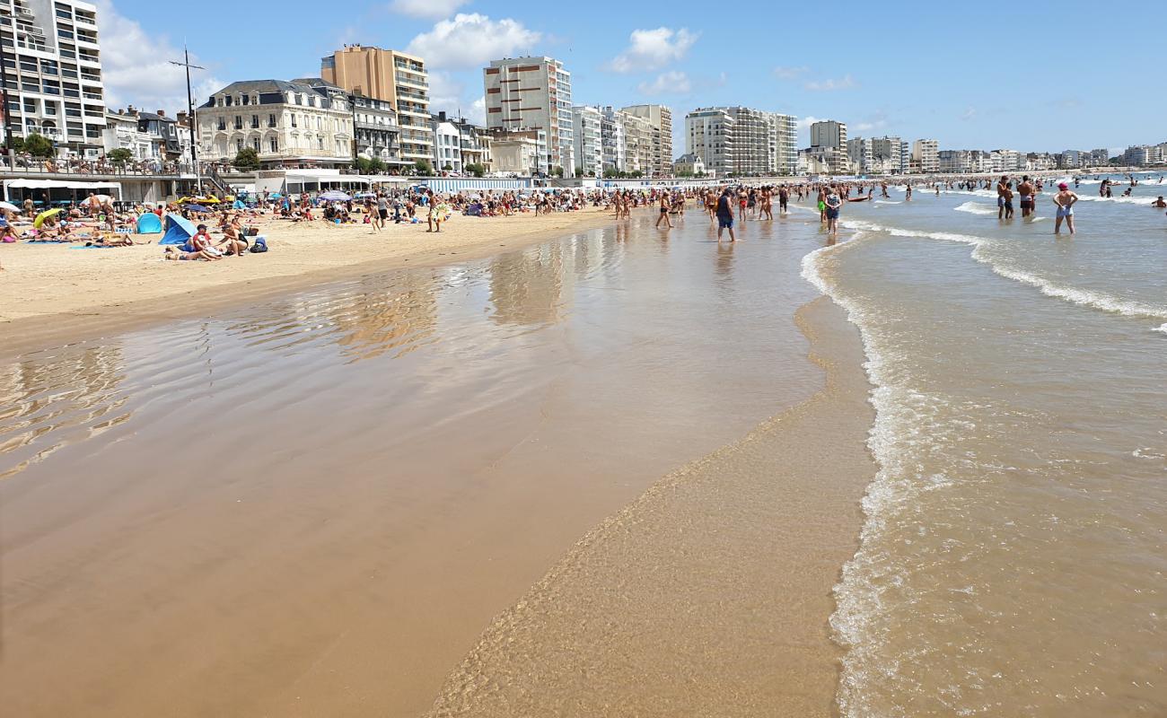 Photo de Les Sables d'Olonne avec sable fin et lumineux de surface