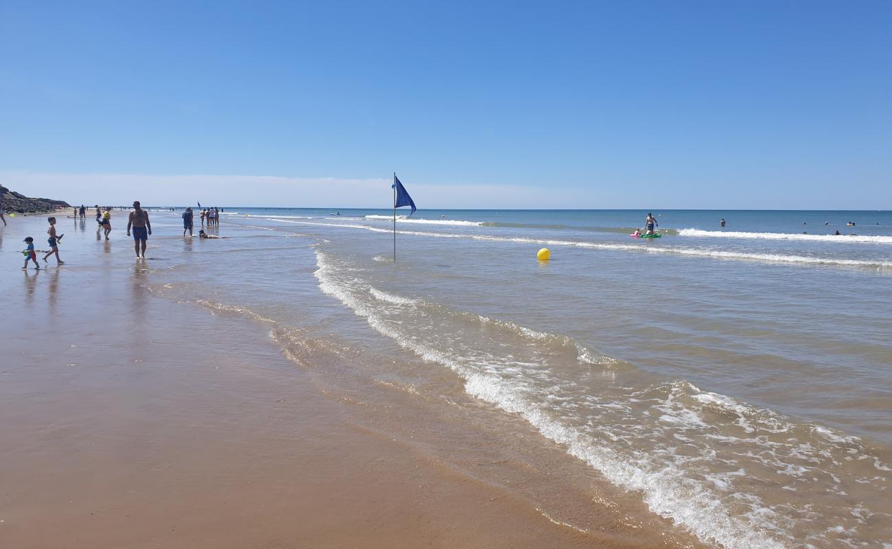 Photo de Plage de Parée avec sable brun de surface