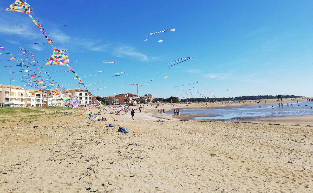 Photo de Rochelets beach avec sable beige de surface