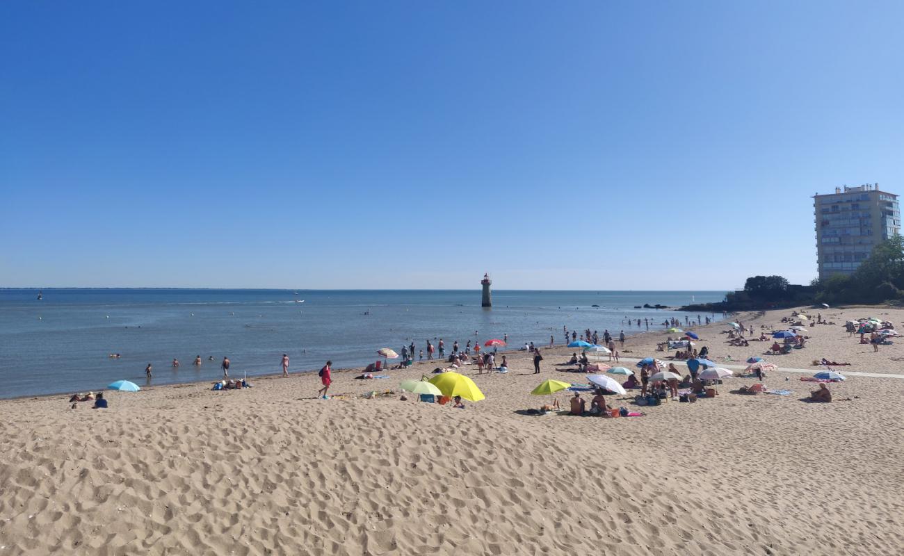 Photo de Plage de Villès-Martin avec sable brillant et rochers de surface