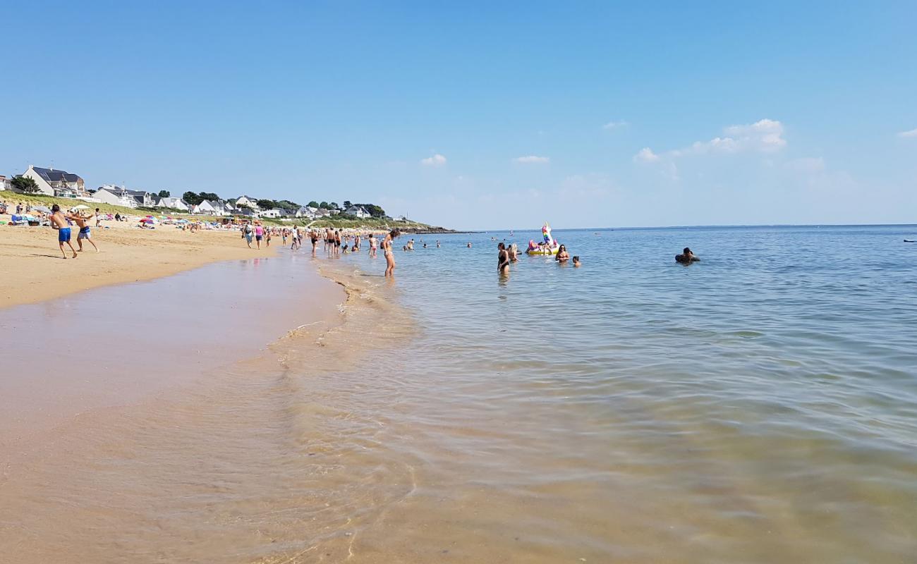 Photo de Bonne-Source beach avec sable blanc de surface