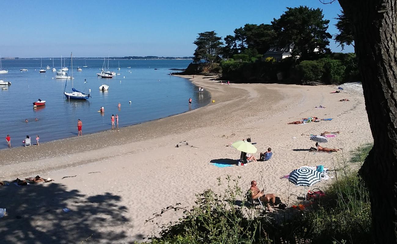 Photo de Petite Plage De Kervoyal avec sable beige de surface