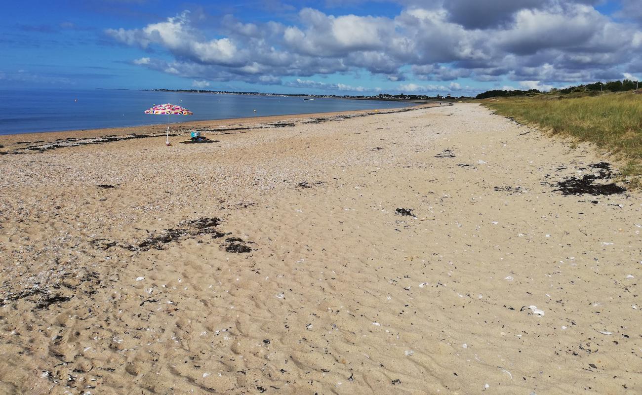 Photo de Plage de Kervoyal avec sable beige & galets de surface