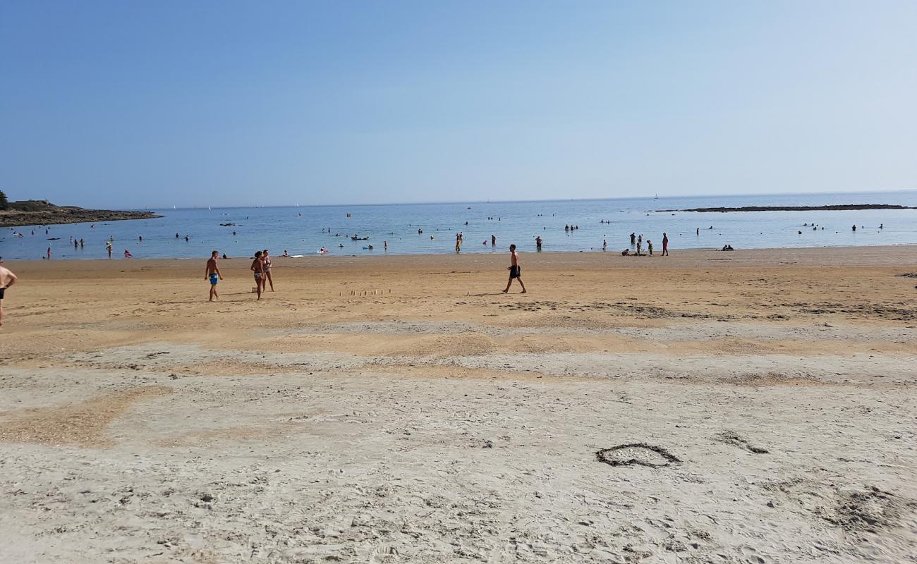 Photo de Plage de Kervillen avec sable lumineux de surface