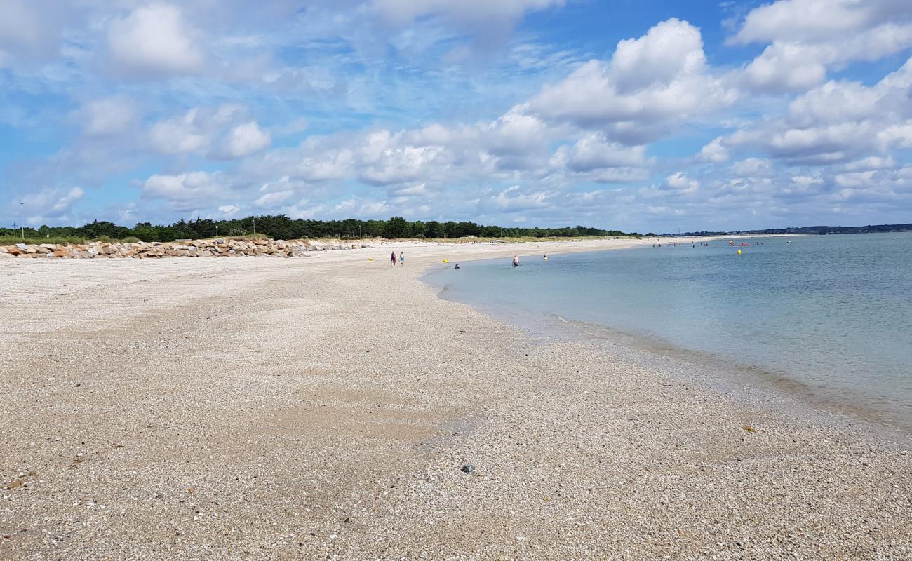 Photo de Plage des Sables Blancs avec sable lumineux de surface