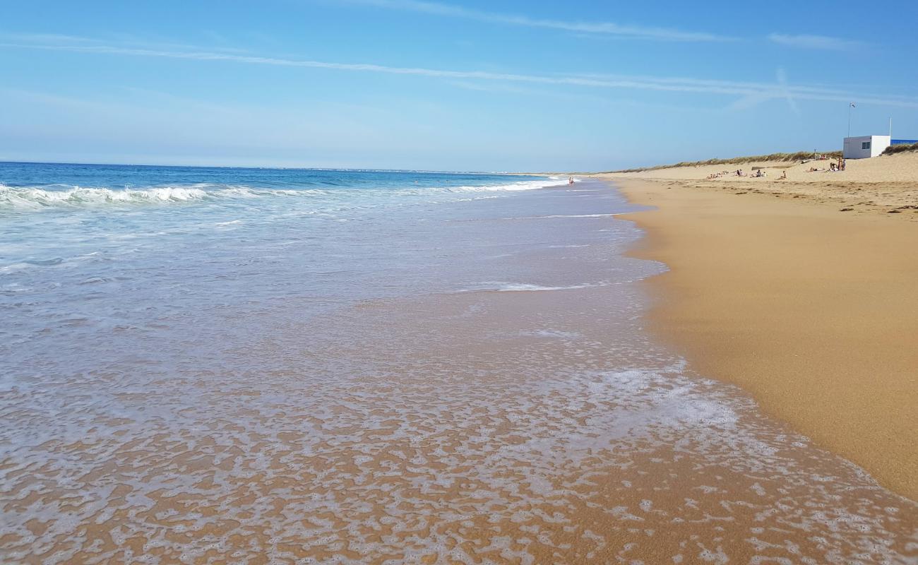 Photo de Plage De Kervegan avec sable beige de surface