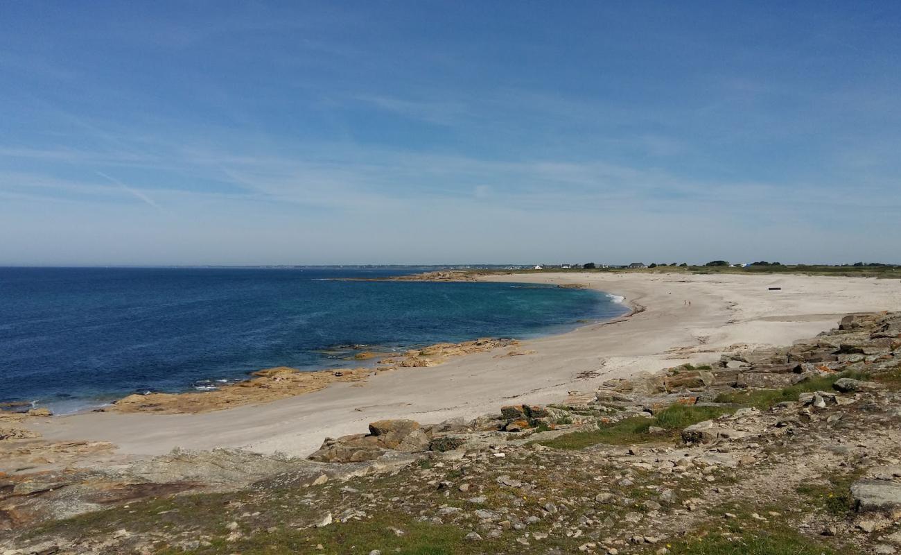 Photo de Plage des Kaolins avec sable lumineux de surface