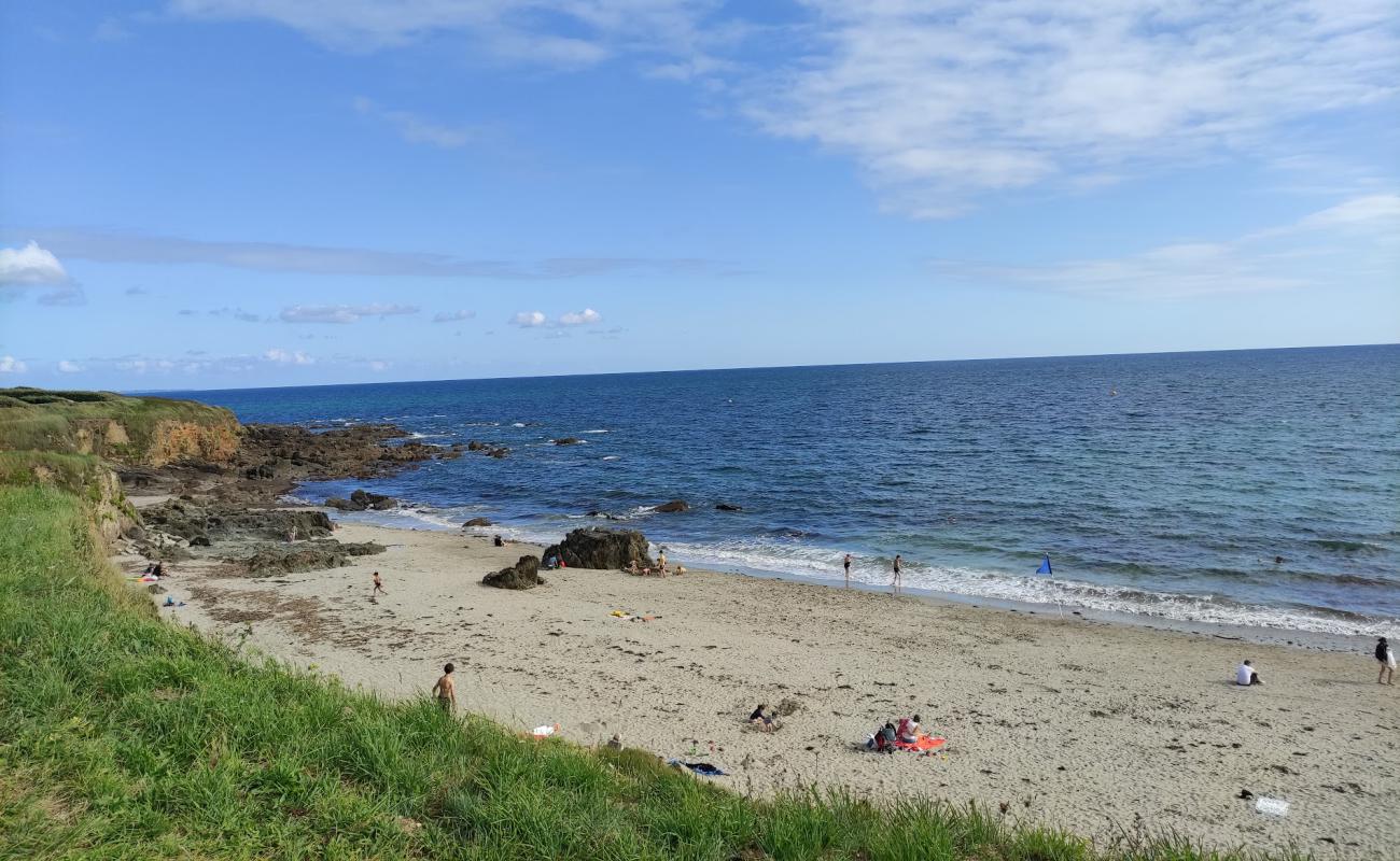 Photo de Plage de Trenez avec sable beige de surface