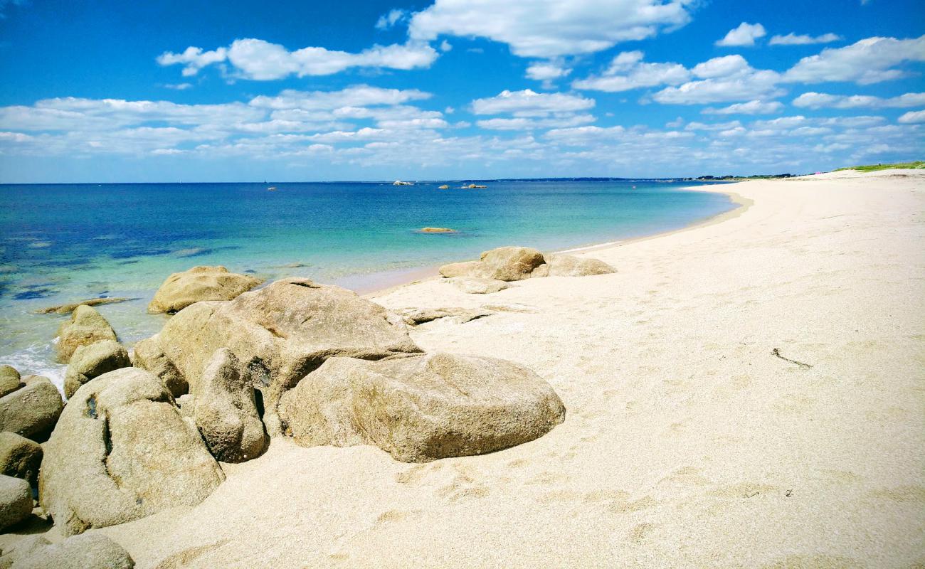 Photo de Plage de Kerouini avec sable lumineux de surface