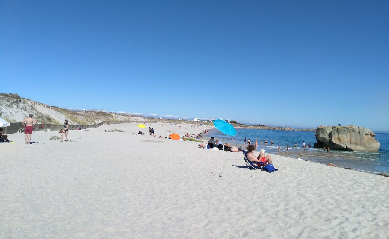 Photo de Plage de Kersaux avec sable fin blanc de surface