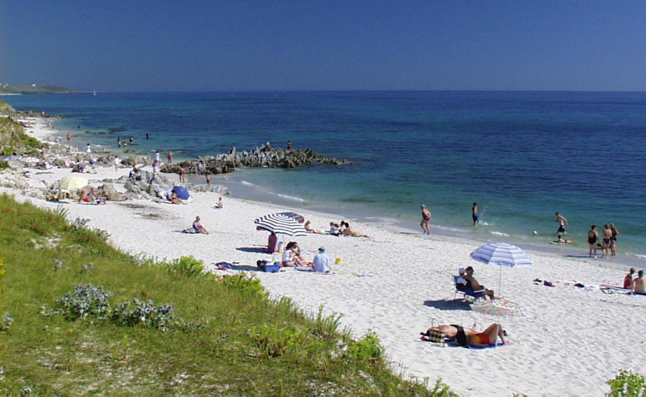 Photo de Plage de Kersiny avec sable beige & pierres de surface