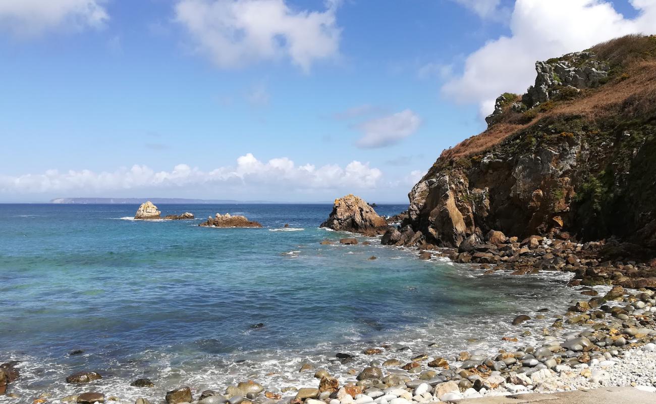 Photo de Plage de Lesven avec sable beige & galets de surface