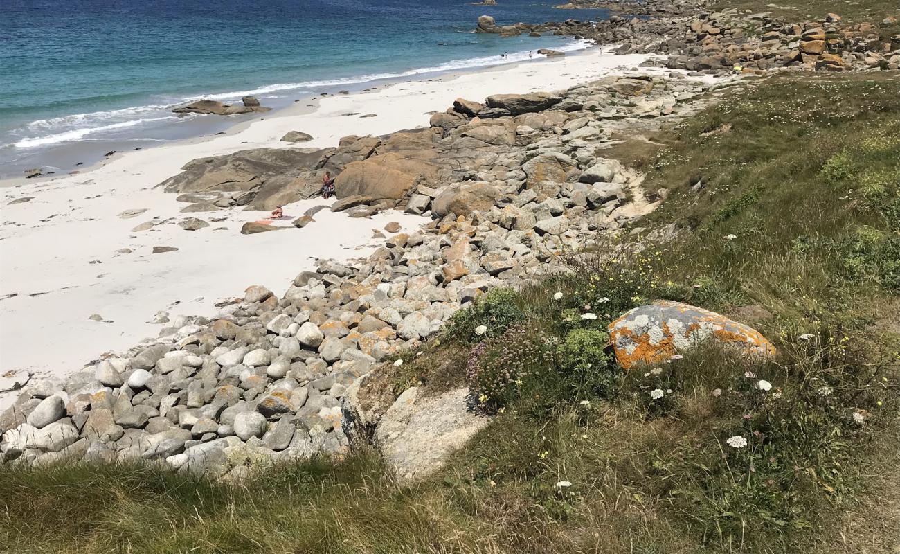 Photo de Plage Du Gouerou avec sable beige de surface