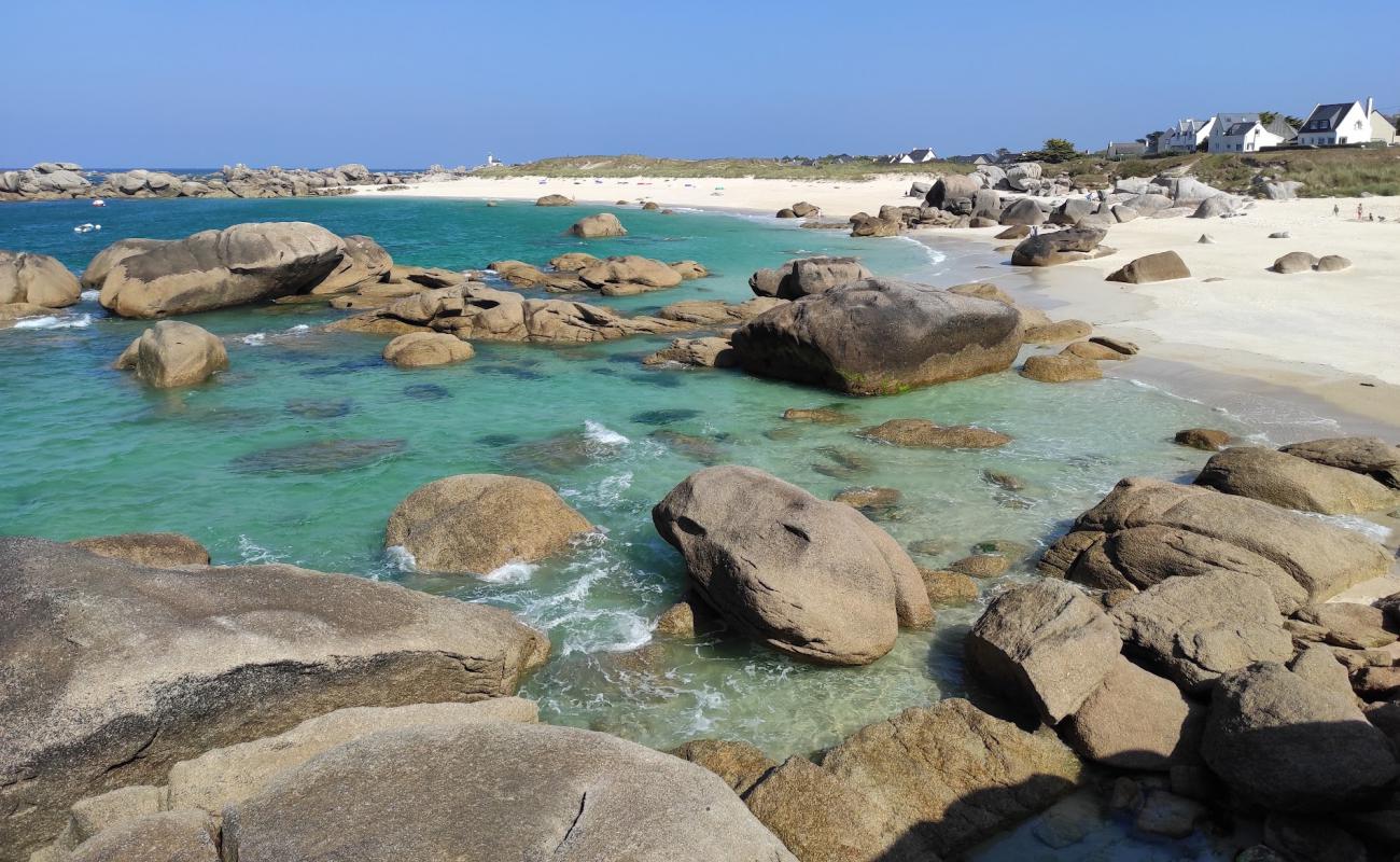 Photo de Plage Kerlouan avec sable beige fin de surface
