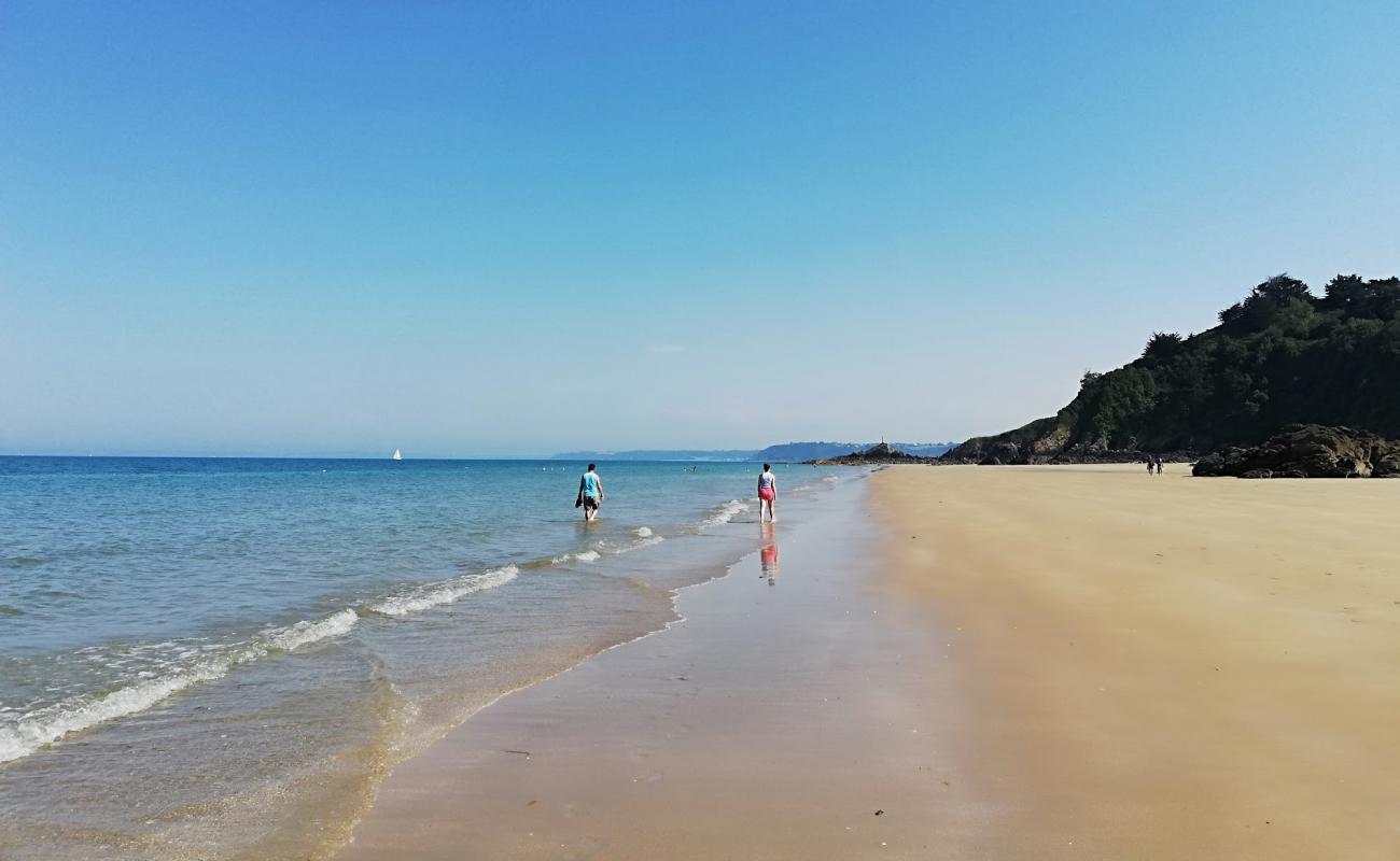 Photo de Plage des Godelins avec sable beige de surface