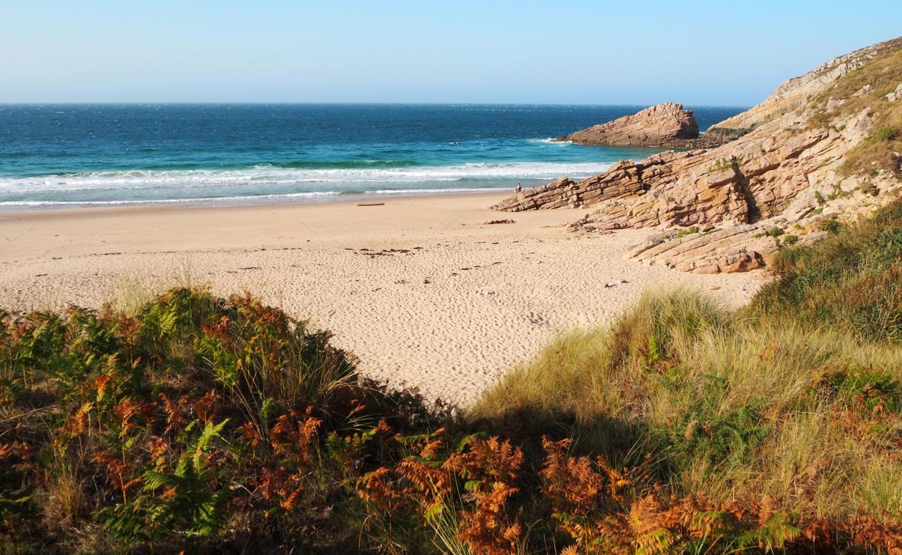 Photo de Plage de La Fosse avec sable lumineux de surface