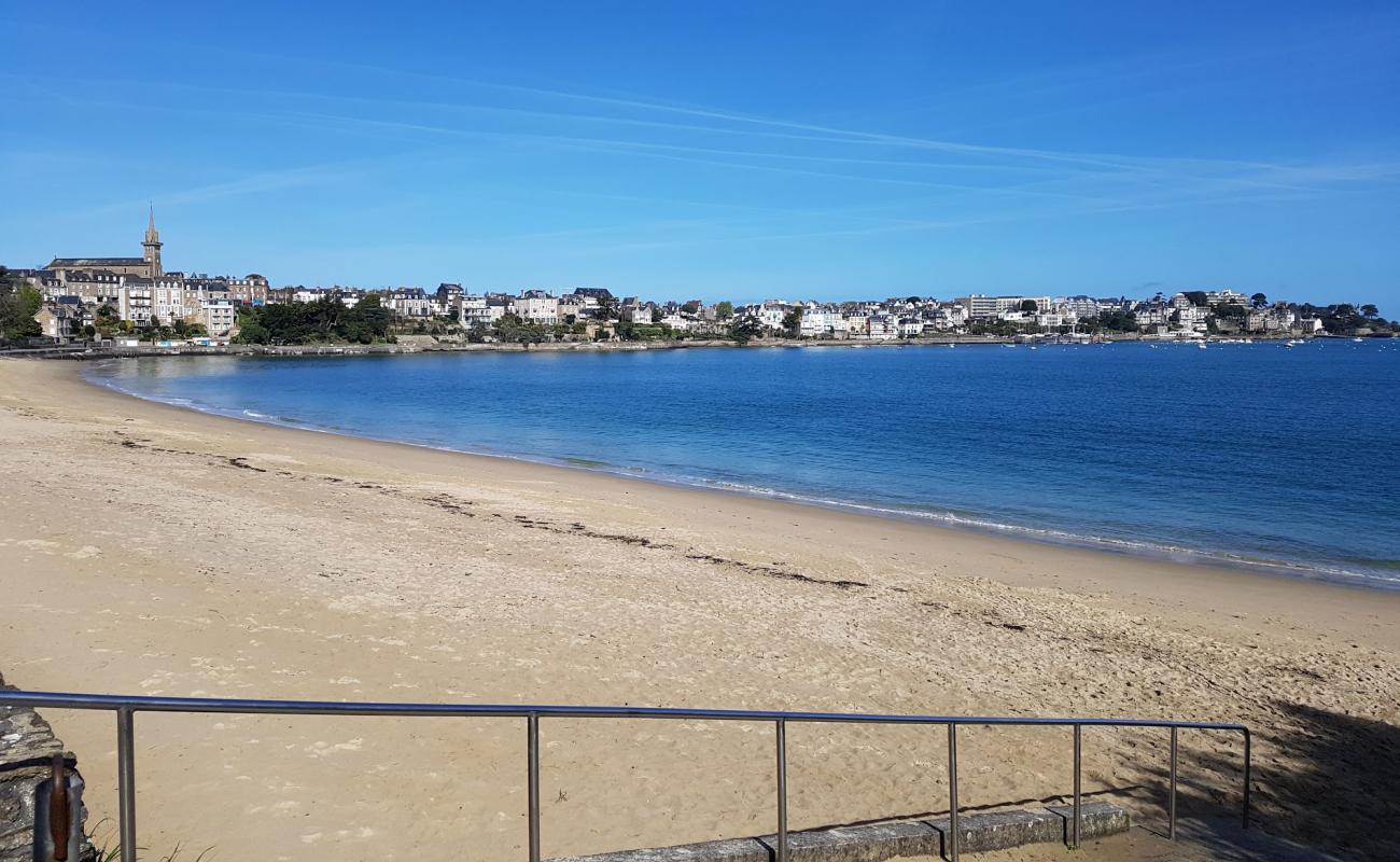 Photo de Plage du Prieuré avec sable lumineux de surface