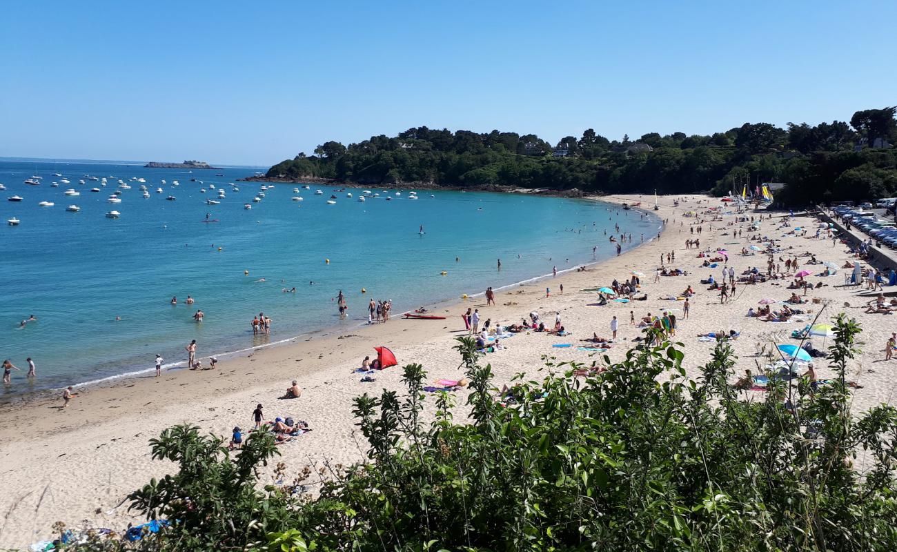 Photo de Plage de Port Mer avec sable lumineux de surface