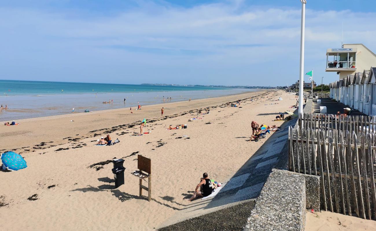 Photo de Plage de Carolles-plage avec sable lumineux de surface