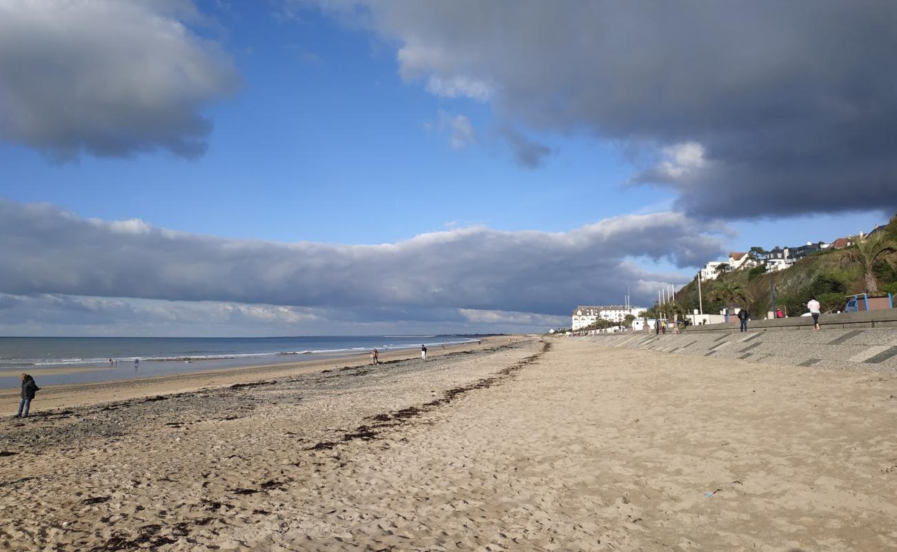 Photo de Plage de Donville-les-Bains avec sable beige de surface