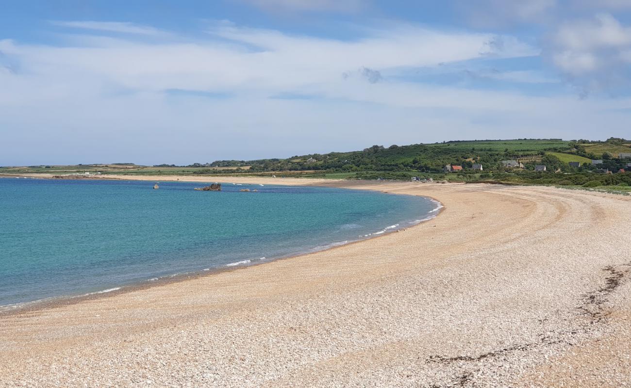 Photo de Plage Anse Saint Martin avec galets beige de surface