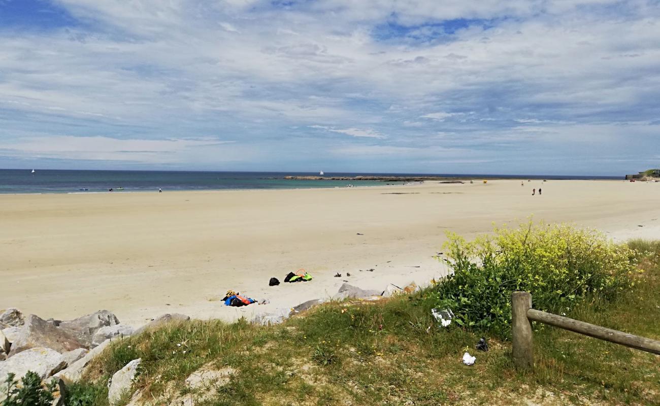 Photo de Plage Les Dunes avec sable beige de surface