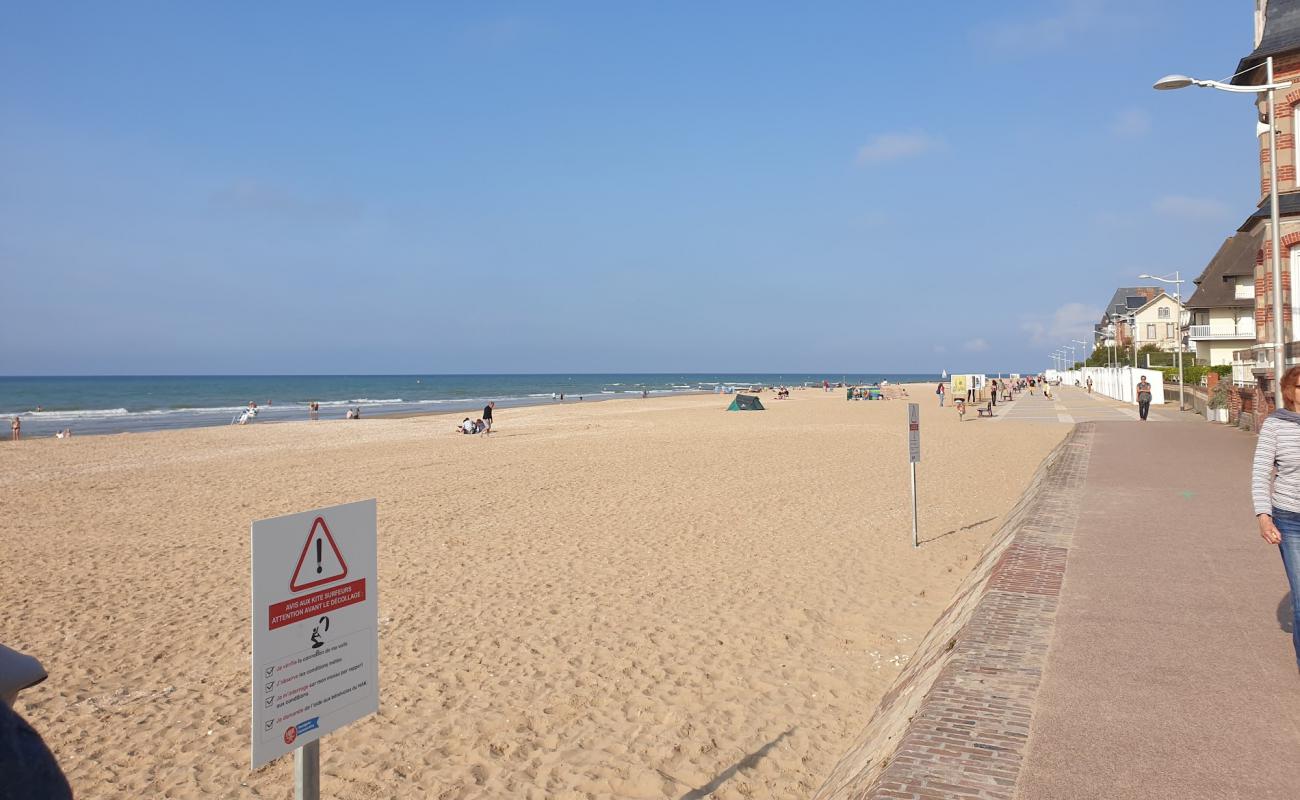 Photo de Plage du Bestouan avec sable gris de surface