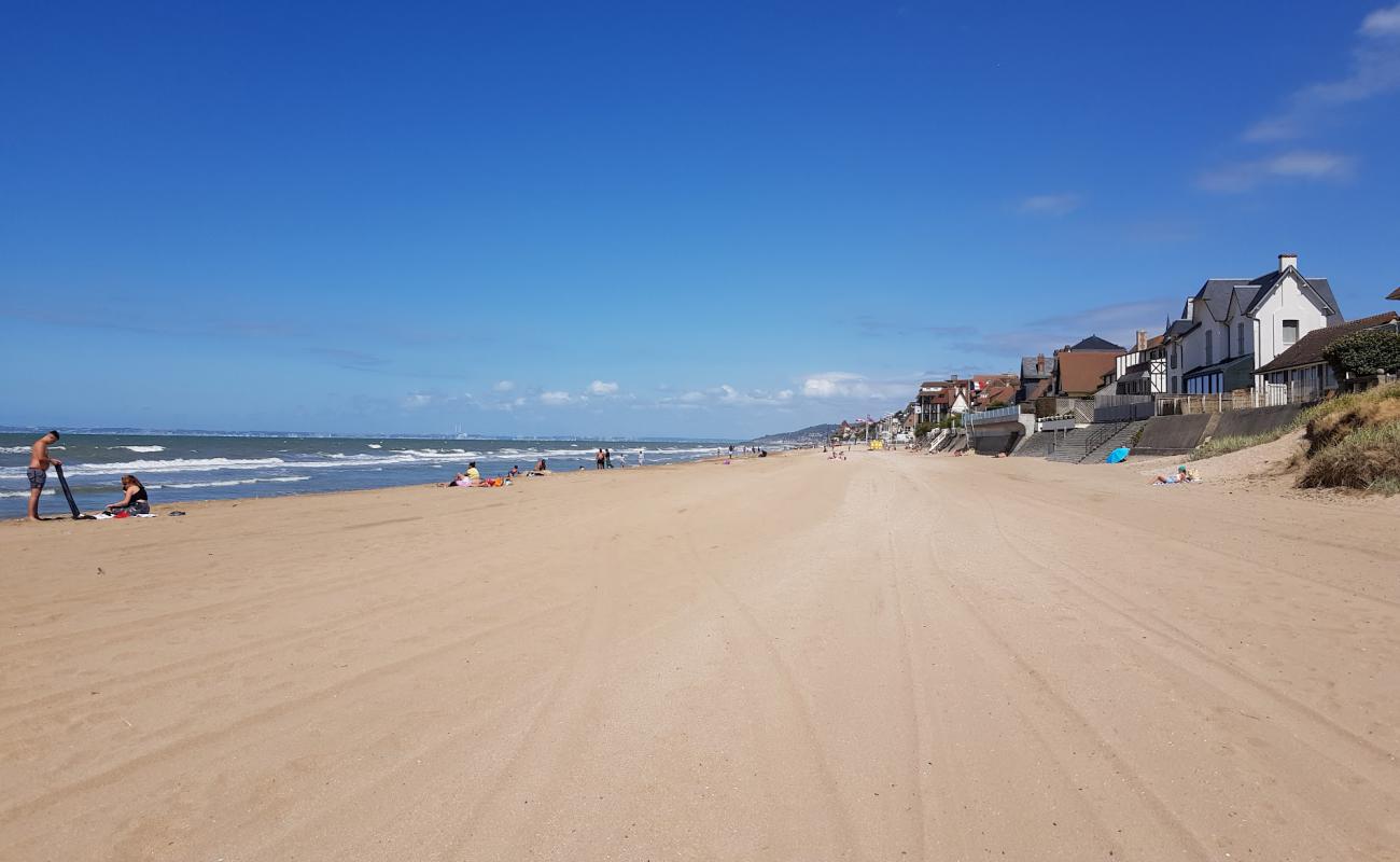 Photo de Plage de Blonville-sur-Mer avec sable beige de surface