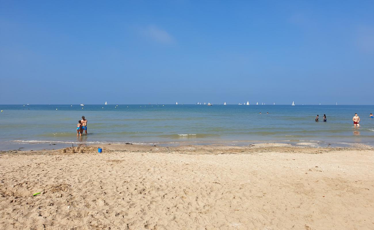 Photo de Plage de Deauville avec sable beige de surface