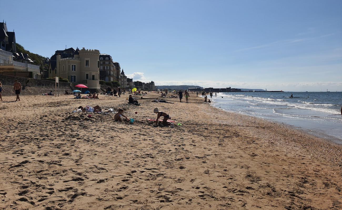Photo de Plage de Trouville avec sable beige de surface