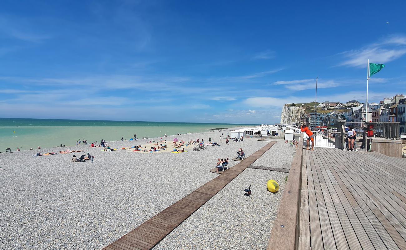 Photo de Plage de Mers-les-Bains avec caillou gris de surface