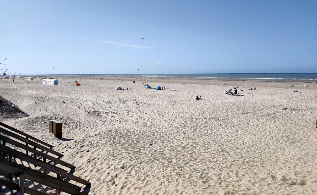 Photo de Plage de Berck avec sable lumineux de surface