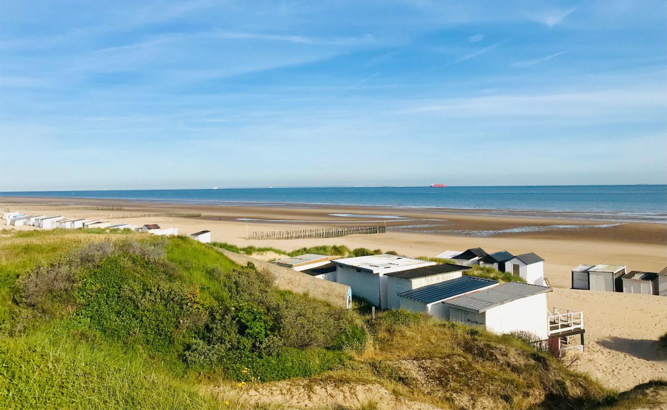 Photo de Plage de Calais avec sable lumineux de surface