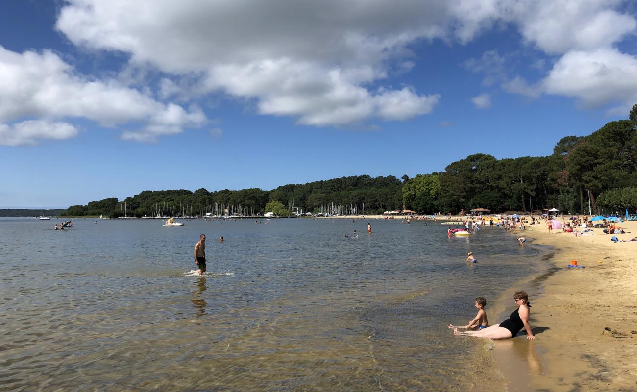 Photo de Plage de Cazaux-Lac avec sable lumineux de surface