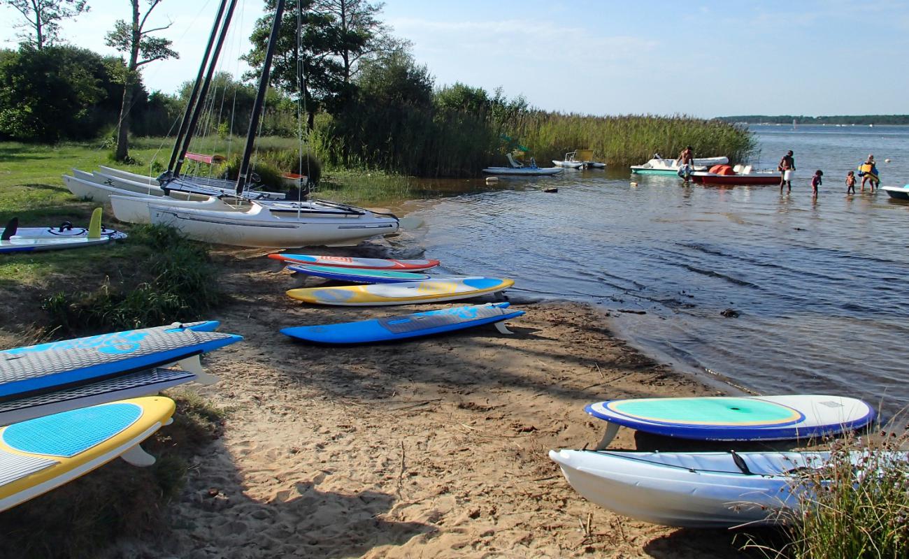 Photo de Camping Sandaya Sanguinet Plage avec herbe de surface